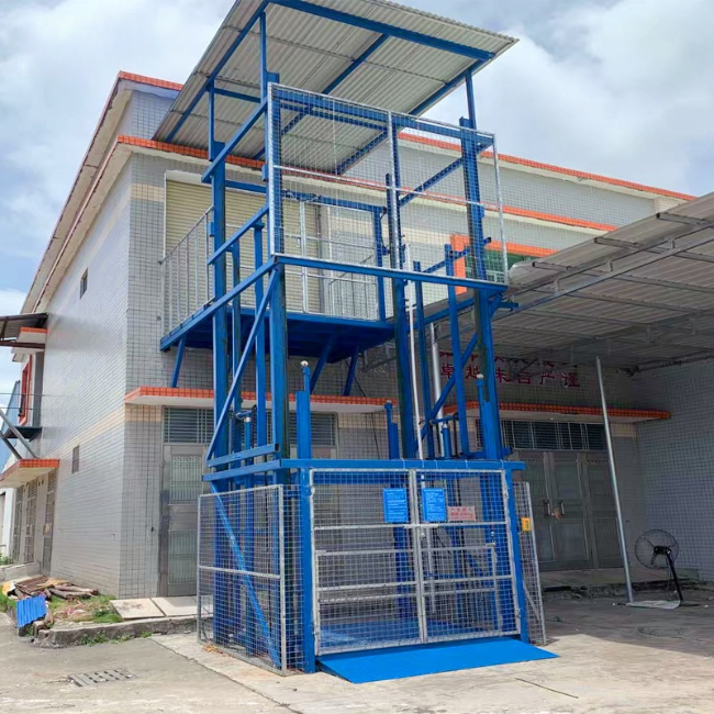 梅州建材厂室外升降货梯安装